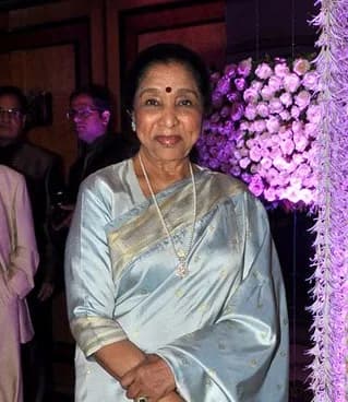 Asha Bhosle - Asha Bhosle at Sunidhi Chauhan's wedding reception at the hotel Taj Lands End.