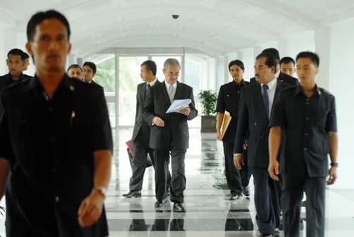 Abdullah Ahmad Badawi - The Prime Minister of Malaysia, Abdullah Badawi, entering the Parliament House.