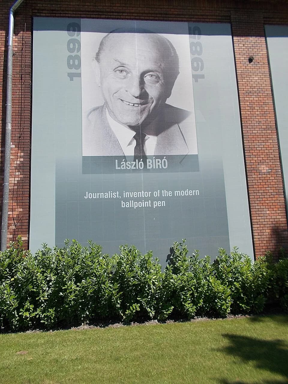 László Bíró - : László Bíró on the wall of U4 building in the Graphisoft Park. - Gázgyár Street, Budapest District III.