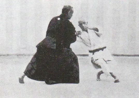 Kanō Jigorō - "Hiki-otoshi" is one of Koshiki-no-kata, which is a kata in Judo.
Left : Kanō Jigorō
Right : Yoshitsugu Yamashita