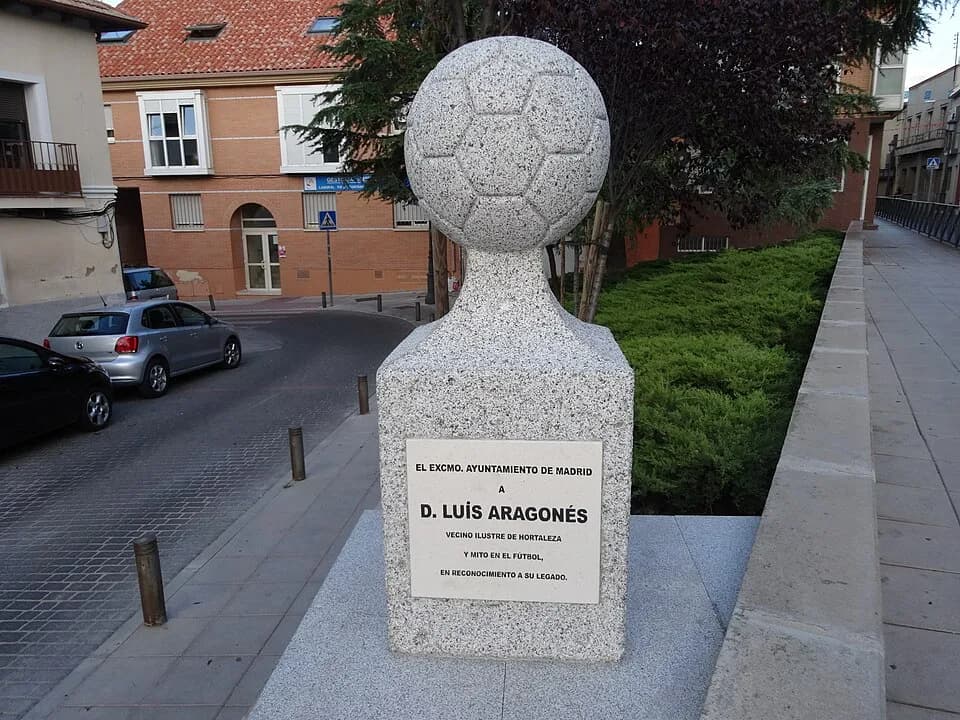 Luis Aragonés - Homenaje y reconocimiento del Ayuntamiento de Madrid al tristemente fallecido Luis Aragonés en el barrio de Hortaleza.