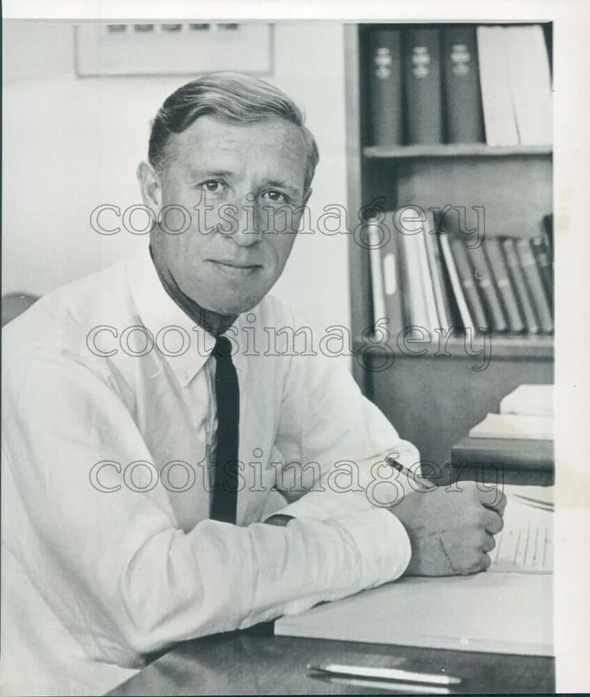 Konrad Emil Bloch - 1964 Press Photo Biochemist Konrad Bloch at Desk