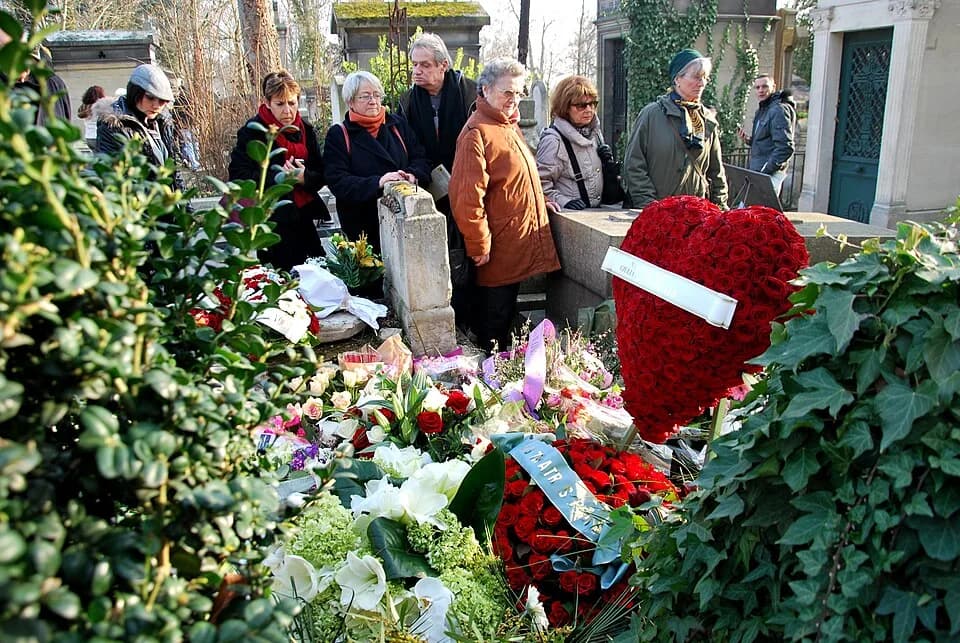 Annie Girardot - Annie Girardot's tombstone in Père Lachaise Cemetery, in Paris.