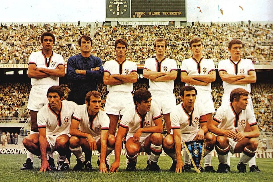 Gigi Riva - A line-up of US Cagliari before a 1969-70 pre-season friendly match in Milan vs FC Internazionale. Cagliari went on winning the League at the end of the season. From left to right, standin