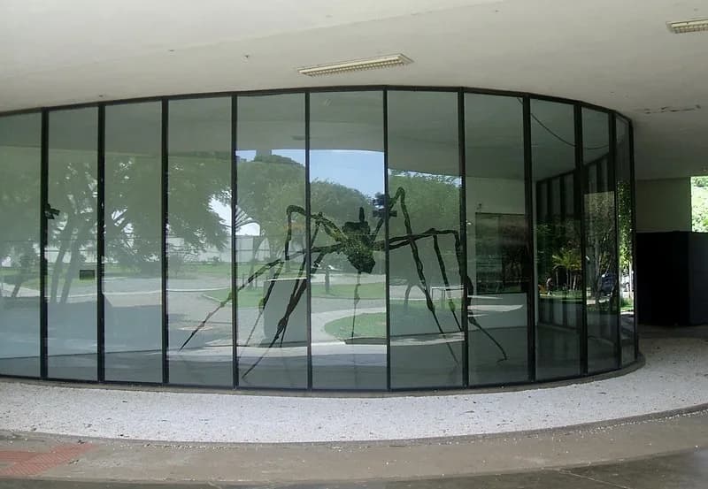 Louise Bourgeois - Aranha, escultura de Louise Bourgeois, no Museu de Arte Moderna de São Paulo, Brasil.