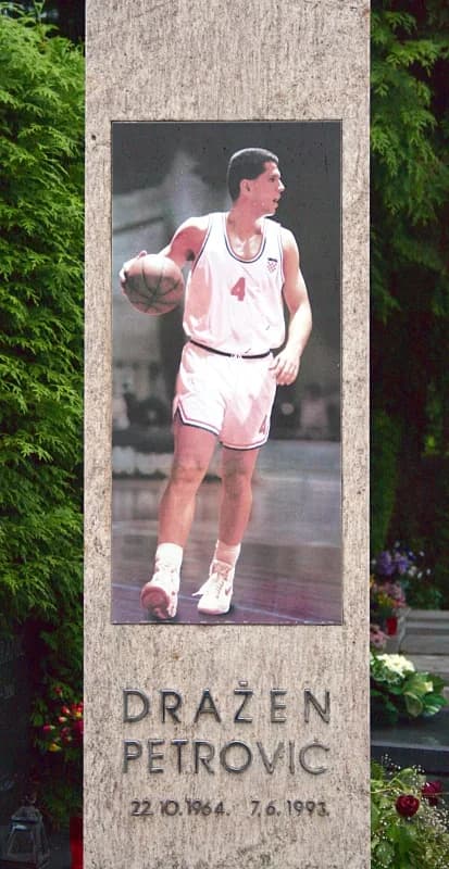 Dražen Petrović - Grob Dražena Petrovića na Mirogoju u Zagrebu