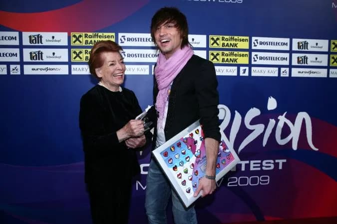 Lys Assia - Lys Assia and Dima Bilan at the Eurovision Song Contest 2009 in Moscow. Image taken with a mobile camera.