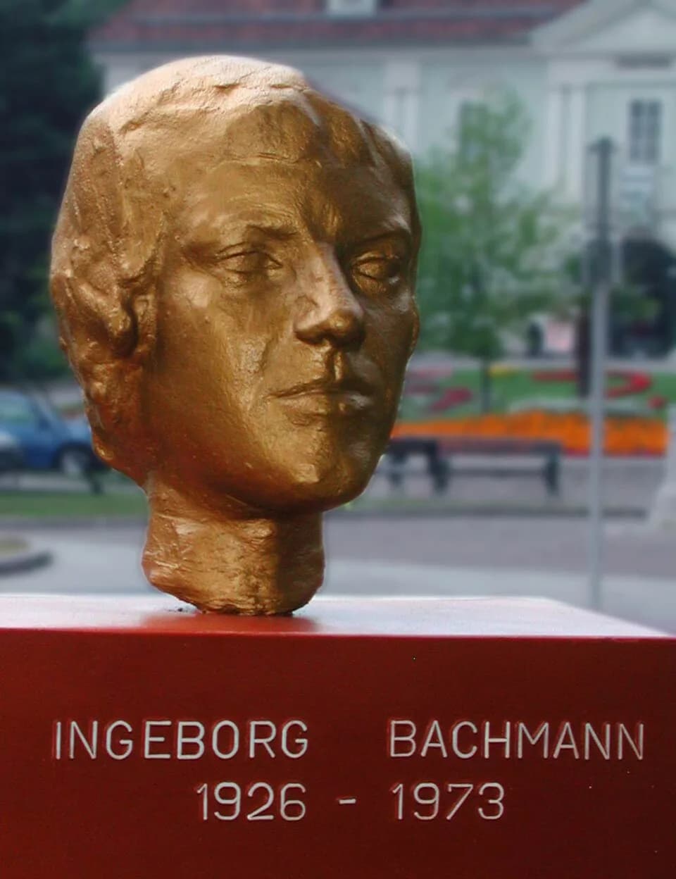 Ingeborg Bachmann - Ingeborg Bachmann Büste im Norbert-Artner-Park in Klagenfurt, am 25.Juni.2006 aufgestellt.