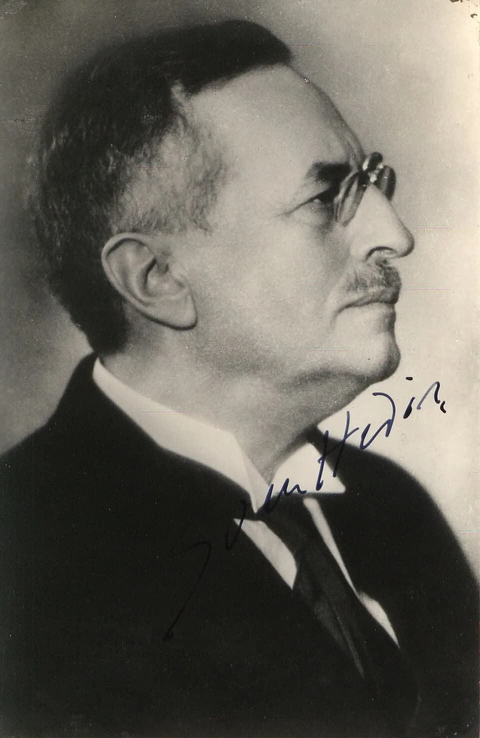 Sven Hedin - Sven Hedin signature on postcard to Johann Maria Farina 1935