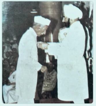 Zail Singh - His Excellency Gyani Zail Singh, the then President of India, conferred upon Prof. Askari "PADMASHREE AWARD” in recognition of his distinguished contribution to Education and Literature i
