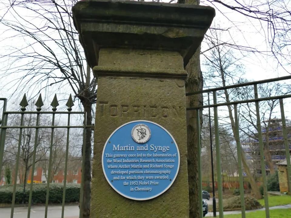 Richard Laurence Millington Synge - Blue plaque, Headingley Lane
