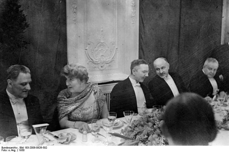 Hjalmar Schacht - For documentary purposes the German Federal Archive often retained the original image captions, which may be erroneous, biased, obsolete or politically extreme. Berlin, Empfang im Ho