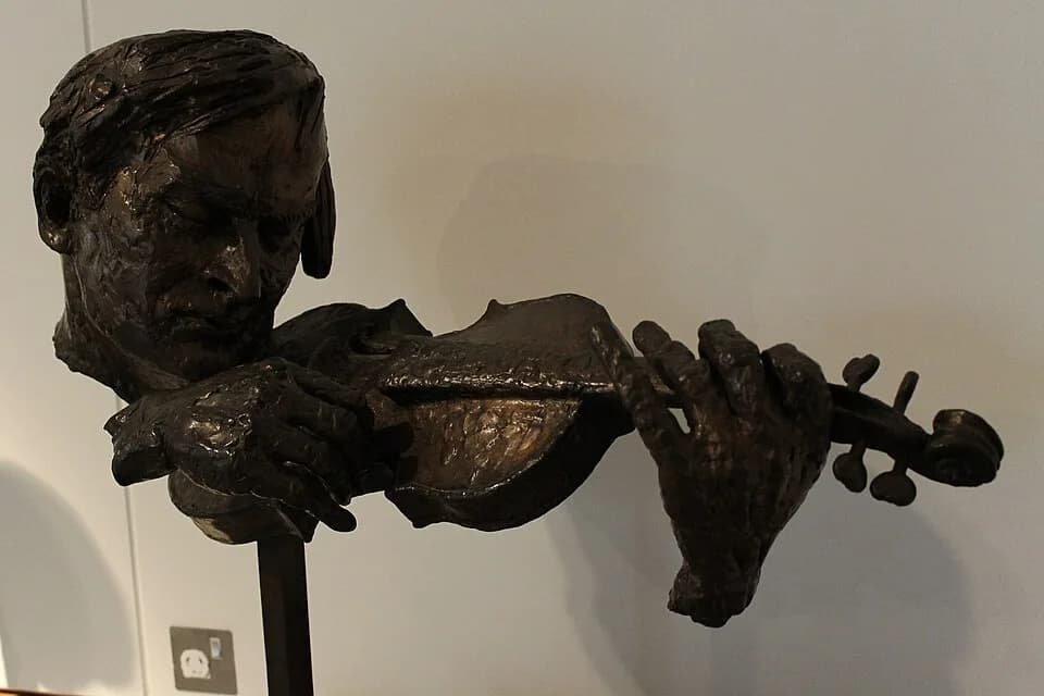 Yehudi Menuhin - Yehudi Menuhin, by David Wynne (born 1926), a bronze sculpture of famous American violinist Yehudi Menuhin.