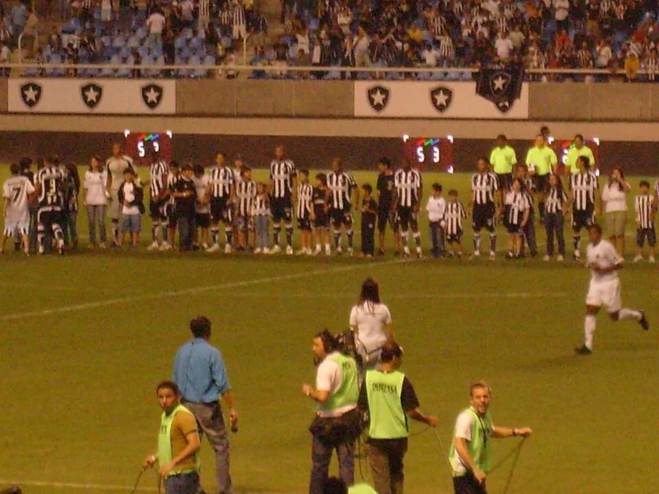 João Havelange - Foto do time do Botafogo ao entrar no Estádio Olímpico João Havelange, o Engenhão.