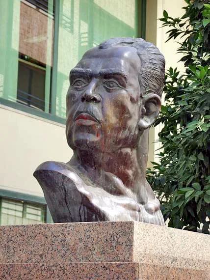 Lázaro Cárdenas - Busto de Lázaro Cárdenas en la calle Córdoba de Veracruz, Córdoba (España).