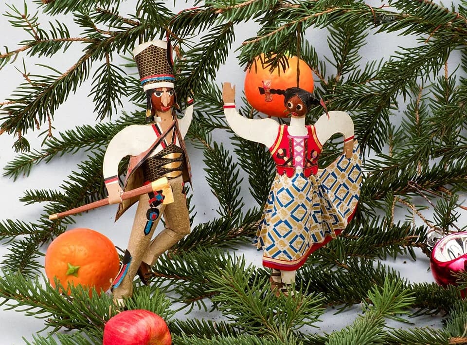 Józef Gosławski - Christmas toys - Janosik and goral - made of paper and hazelnuts by Józef Gosławski.
