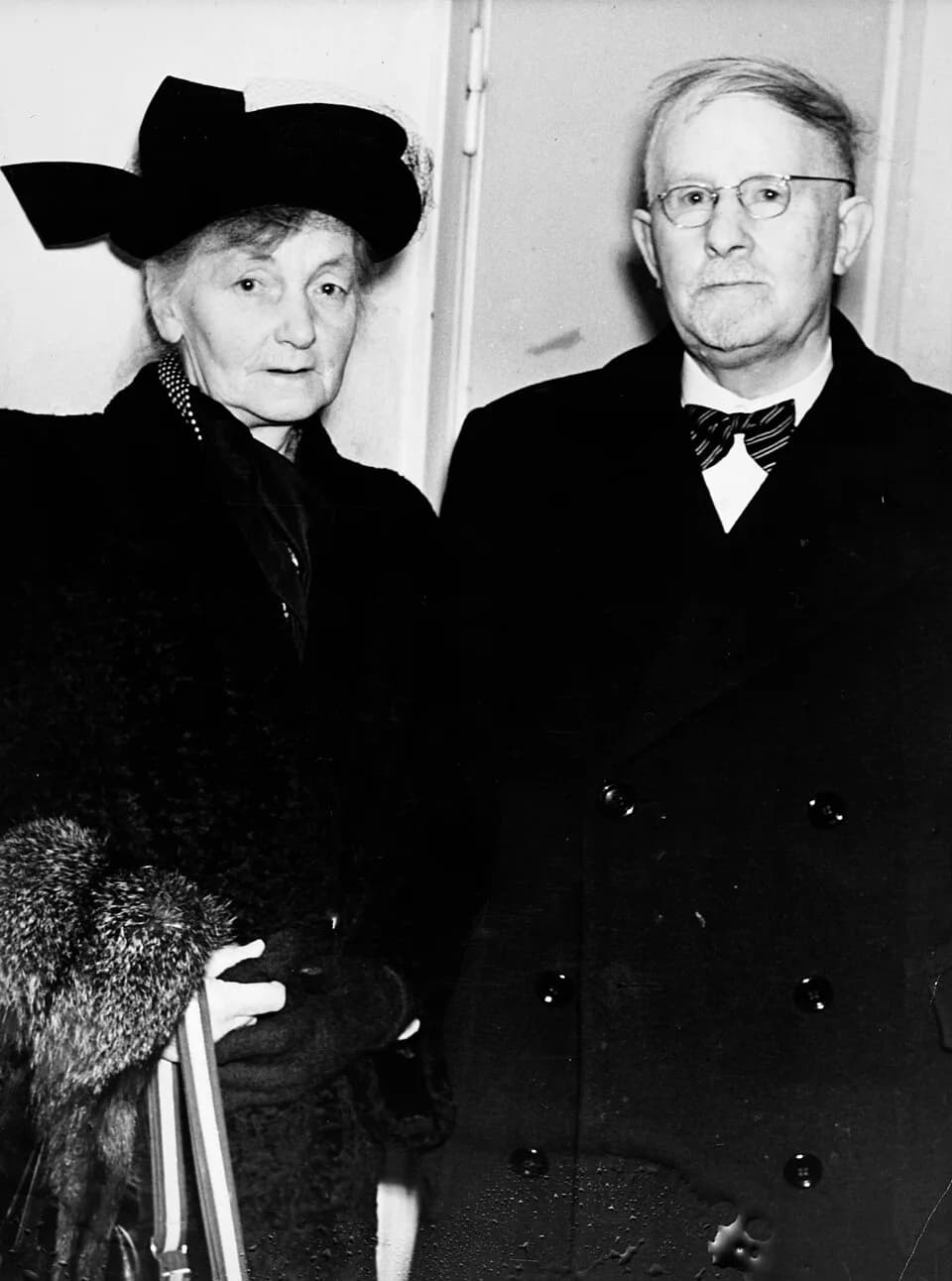 Walter Rudolf Hess - Nobel price winner in medicines Professor Walter Rudolf Hess with his wife arrived to Bromma Airport, 1949-12-06.