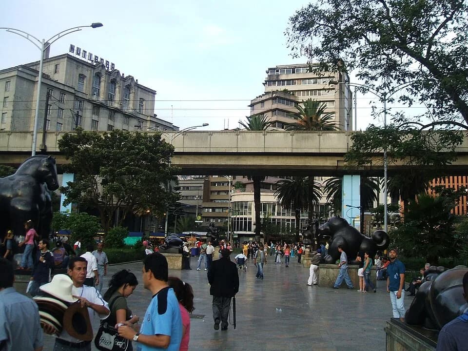 Fernando Botero - Am metro a' dol tron a' Cheàrag Bhotero.