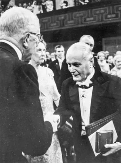 Ragnar Granit - Photograph of the Finnish/Swedish Nobel prize winner Ragnar Granit receiving the prize from the King of Sweden, Gustaf VI Adolf.