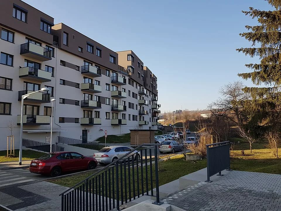 Ragnar Granit - Praha 9 - Hloubětín, ulice Granitova, pohled od jihu (zdola)