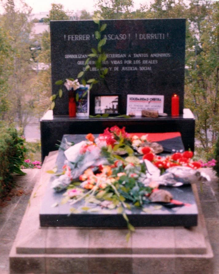 Buenaventura Durruti - Tomba de Durruti a cementiri Montjuïc