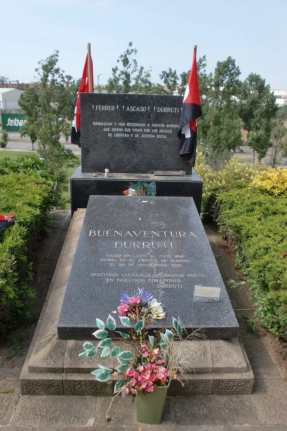 Buenaventura Durruti - Durruti´s grave in Montjuïc Cemetery (Barcelona).