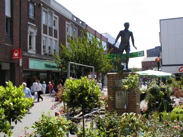 Stanley Matthews - Stanley Matthews' statue in Hanley town centre