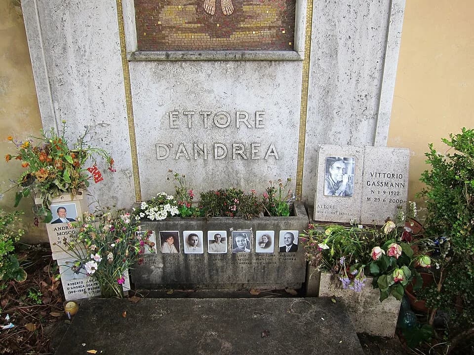 Vittorio Gassman - Tombe de Vittorio Gassman au cimetière communal monumental de Campo Verano à Rome.