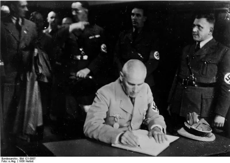 Wilhelm Frick - For documentary purposes the German Federal Archive often retained the original image captions, which may be erroneous, biased, obsolete or politically extreme. Staatsbesuch des Reichs