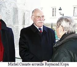 Raymond Kopa - Michel Crauste accueille Raymond Kopa (de dos) lors des obsèques de Jean Prat à Lourdes.