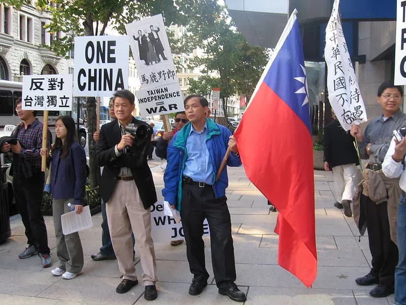 Lee Teng-hui - Taken by wikipedia user:RattleMan in Washington D.C. on October 20, 2005, as can be seen on