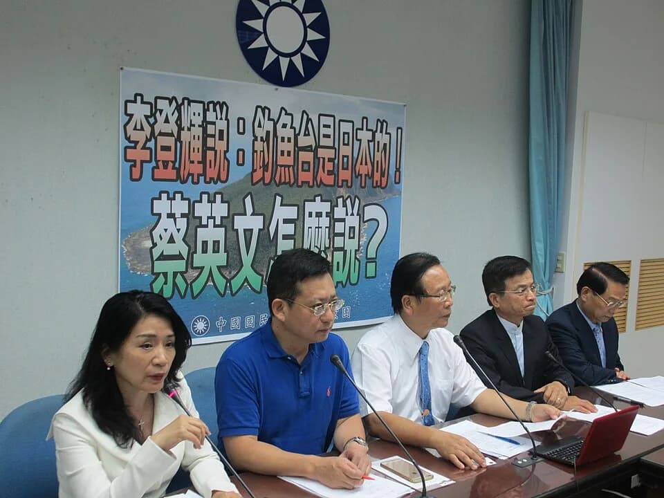 Lee Teng-hui - 台灣執政黨國民黨立法院黨團召開記者會譴責李登輝(美國之音張永泰拍攝)