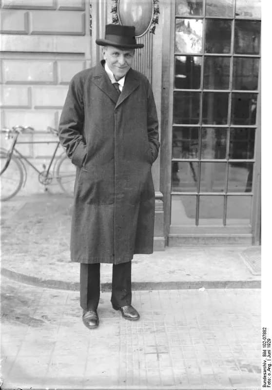 Robert Cecil - For documentary purposes the German Federal Archive often retained the original image captions, which may be erroneous, biased, obsolete or politically extreme. Der englische Lord Rober