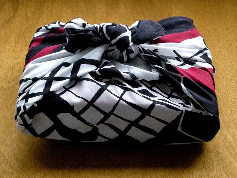 Friedensreich Hundertwasser - Furoshiki designed by Friedensreich Hundertwasser for 'Fernwärme Wien' AG. Size of the piece of cloth is 90×90 cm.