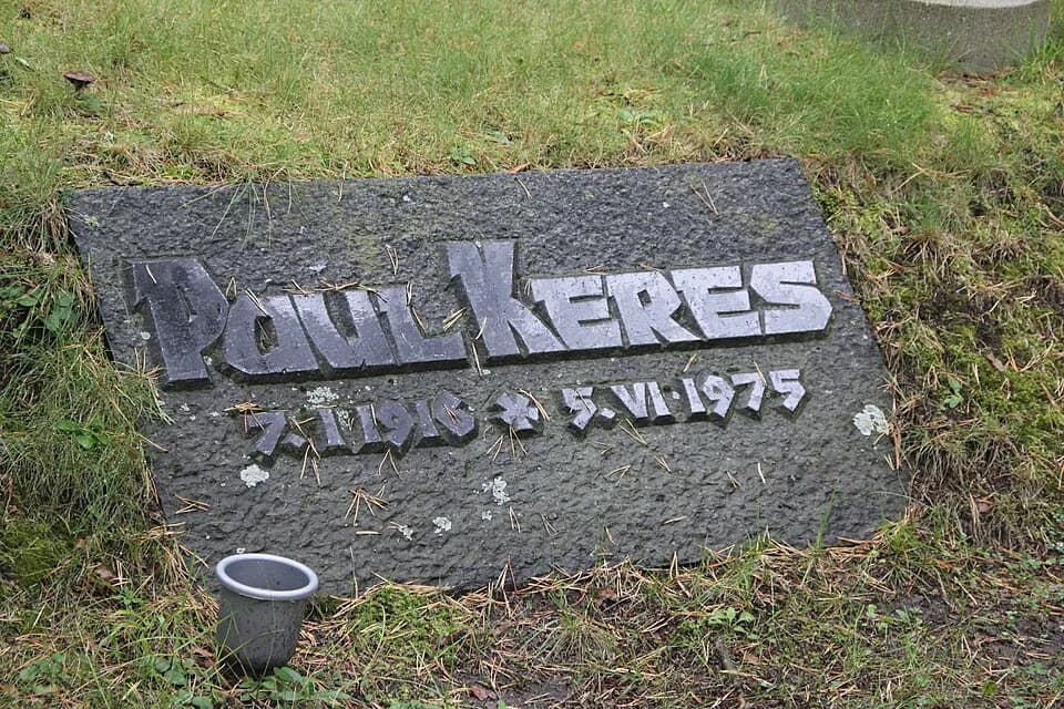 Paul Keres - Paul Kerese haud Tallinna Metsakalmistul