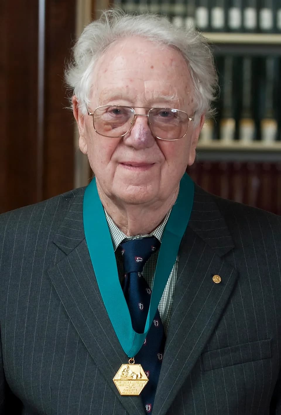 Oliver Smithies - Photograph of Oliver Smithies, with the American Institute of Chemists Gold Medal, awarded 14 May 2009, at the  Chemical Heritage Foundation.