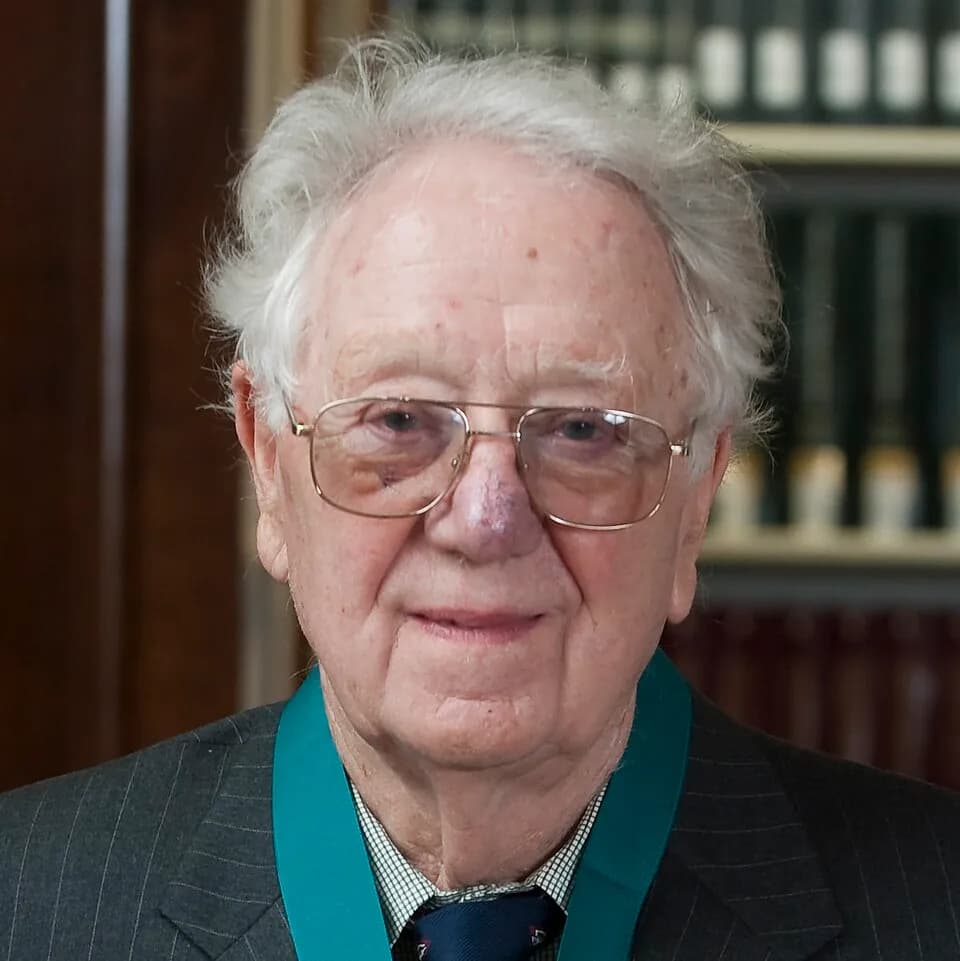 Oliver Smithies - Photograph of Oliver Smithies, with the American Institute of Chemists Gold Medal, awarded 14 May 2009, at the  Chemical Heritage Foundation.