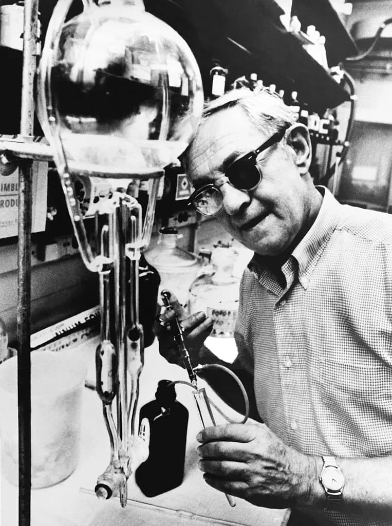 Julius Axelrod - 1970 press photo Julius Axelrod