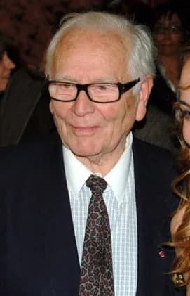 Pierre Cardin - Nora Arnezeder et Pierre Cardin aux étoiles d'or du cinéma français.