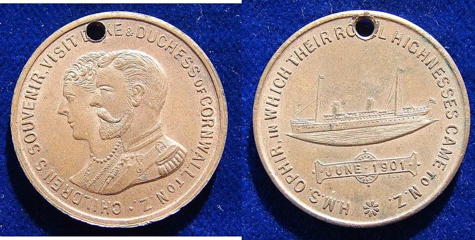 Mary of Teck - D.= 27 mm Copper.
Duke and Duchess of Cornwall and York, later Prince and Princess of Wales, later King George V, 1910 - 1936 and Queen Mary.
2 busts left, surrounding: "* CHILDREN S  S