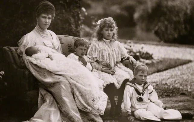 Mary of Teck - A postcard print of Mary of Teck (then Princess of Wales) with her four youngest children (from left): Prince John, Prince George,  Prince Henry, and Princess Mary.