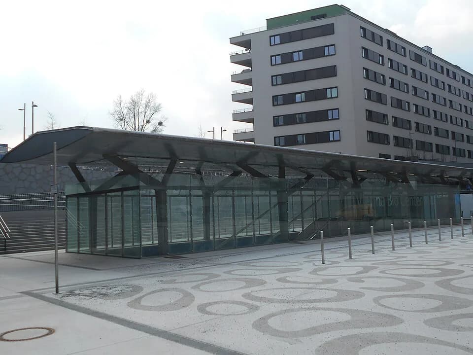 Fred Zinnemann - Aufgang Fred-Zinnemann-Platz der S-Bahn-Station St. Marx