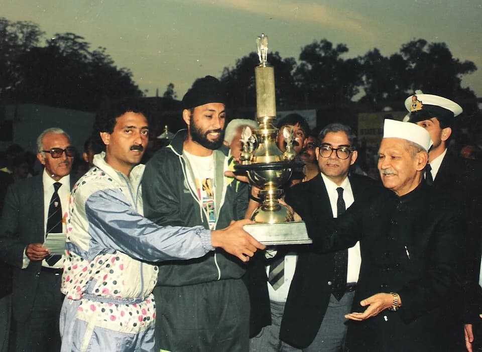 Shankar Dayal Sharma - WITH FORMER PRESIDENT SHANKAR DAYAL SHARMA, NEHRU TROPHY