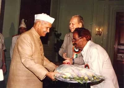 Shankar Dayal Sharma - Hardayal Singh Datta "Kanwal Ziai" with His Excellency, late Dr. Shankar Dayal Sharma, Former President of India