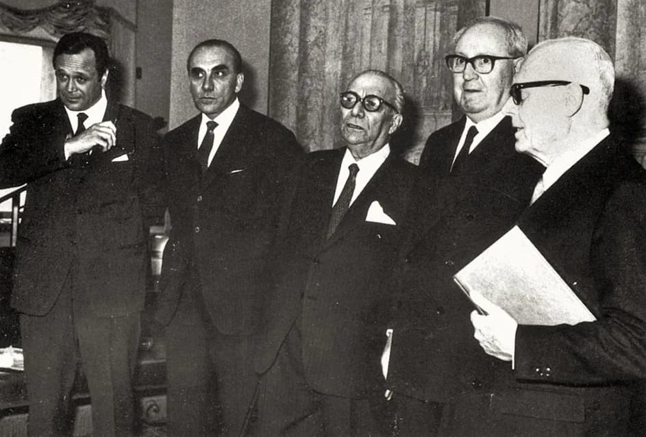 Giuseppe Saragat - Italian publisher Arnoldo Mondadori (center) with Sandro Pertini, Giuseppe Saragat and Giorgio Mondadori.