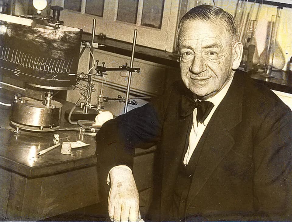 Otto Loewi - Otto Loewi in the Institute of Pharmacology in Graz, Austria, with equipment