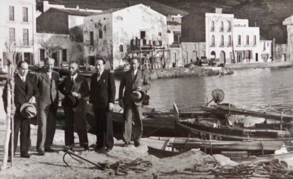 Pompeu Fabra - Taken on March 4, 1933, this are members of the Atenea cultural association of Figueres taking Pompeu Fabra on a day trip to Port de la Selva, Alt Empordà, Catalonia.  In the center is 