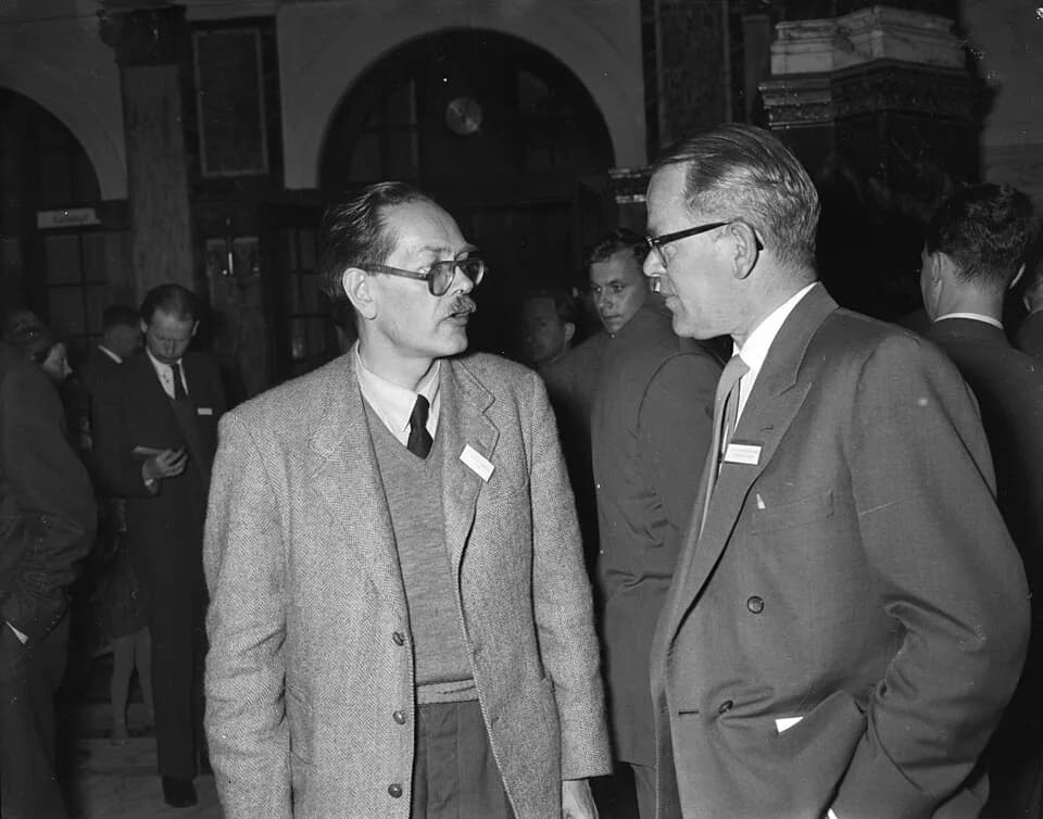 Archer John Porter Martin - Britse nobelprijswinnaar Dr. A. J. P. Martin in Amsterdam. Rechts ir. A.I.M. Keulemans. T.g.v. International Symposium on Gas Chromatography, Amsterdam 1958