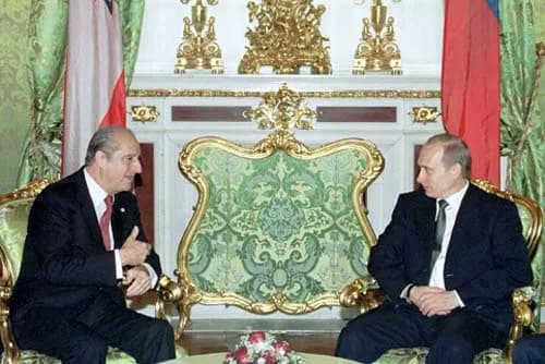Thomas Klestil - THE GRAND KREMLIN PALACE, MOSCOW. Vladimir Putin with Thomas Klestil, Austria's President.