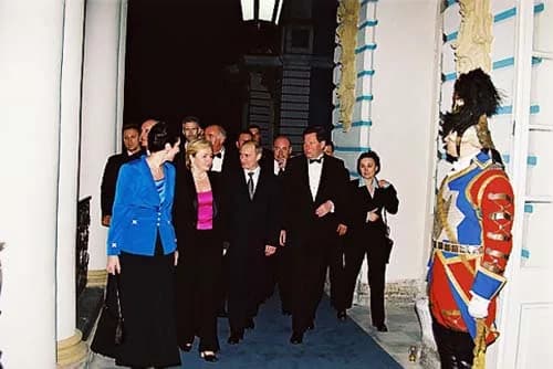 Thomas Klestil - ST PETERSBURG. Vladimir and Lyudmila Putin with Austria's President Thomas Klestil and his wife Margot Klestil-Loeffler at Catherine's Palace.